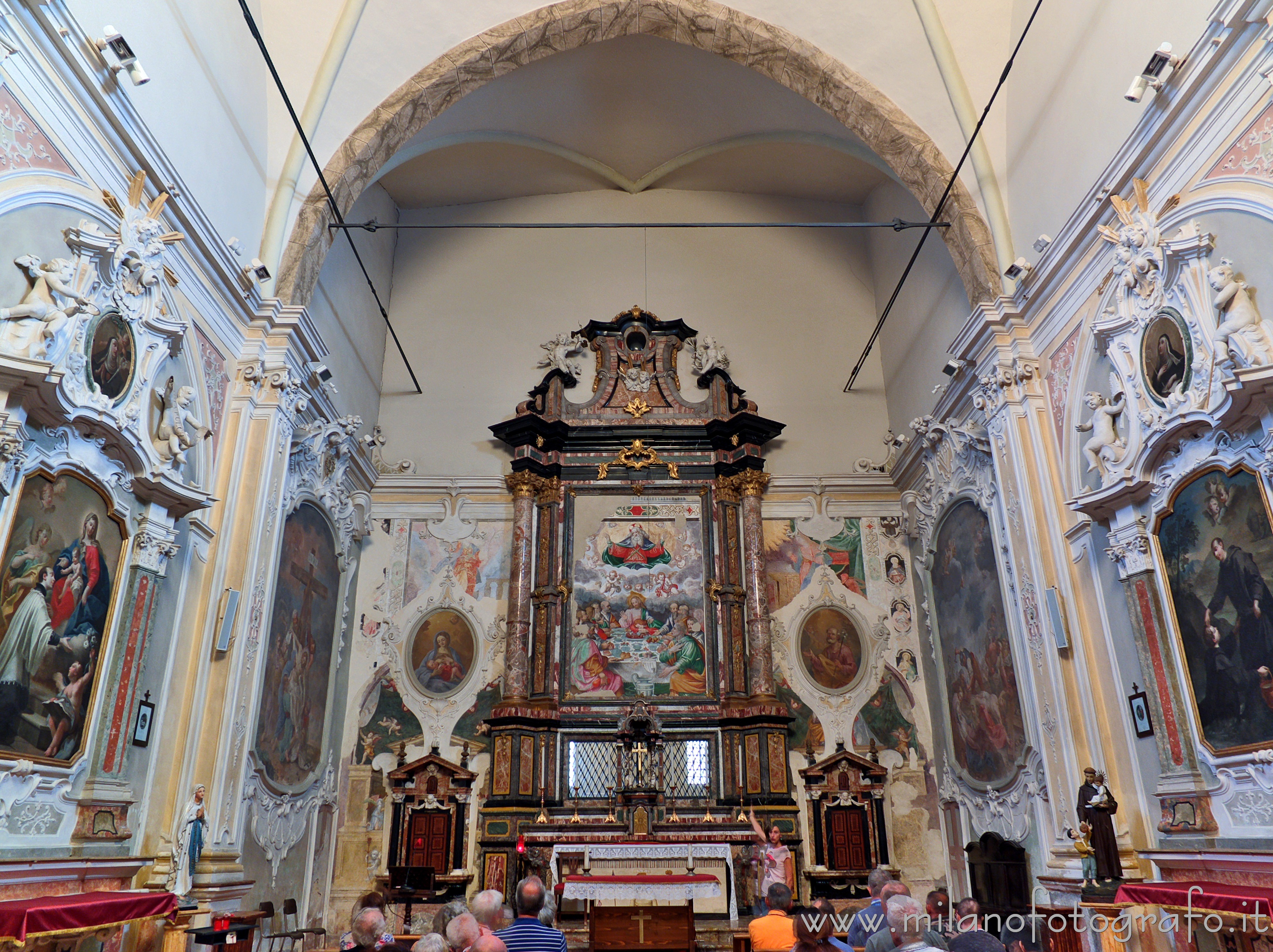 Besana in Brianza (Monza e Brianza) - Interno della Chiesa dei SS. Pietro e Paolo dell'ex Monastero benedettino di Brugora